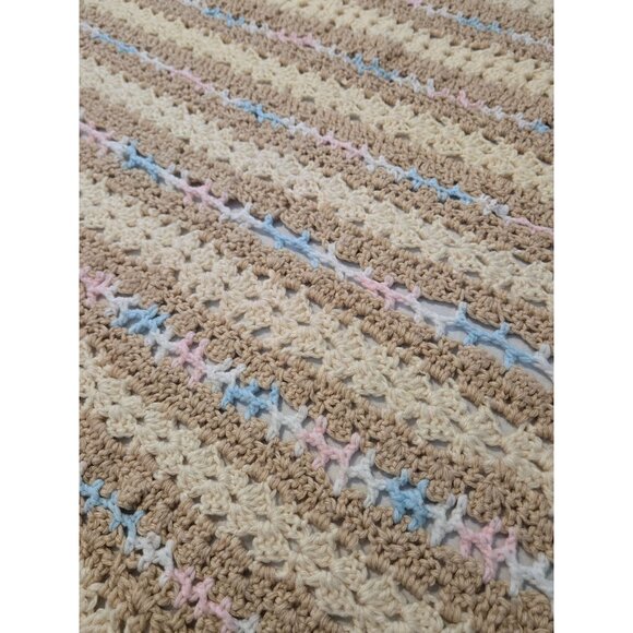 VTG Handmade Crochet Baby Blanket Pastel Pink, Blue, Beige & Scalloped Edges - Picture 3 of 10